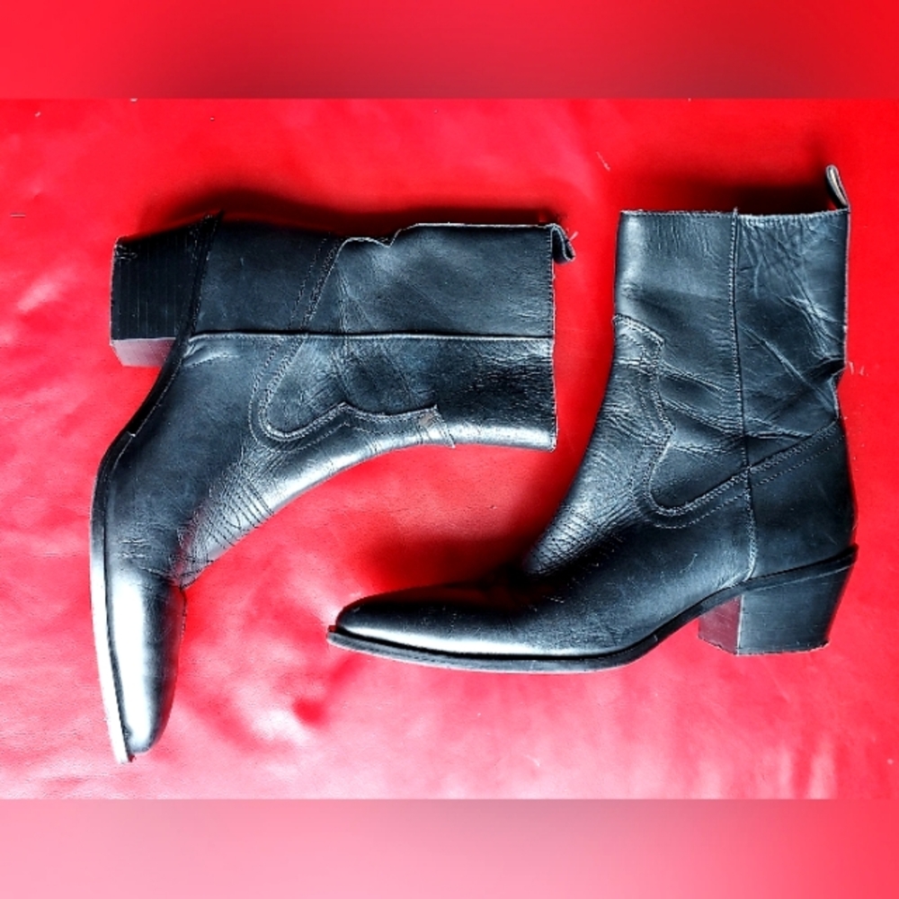 Zara black leather sz 9 - Great Condition. GUC. Soft, stylish, ready to go!
